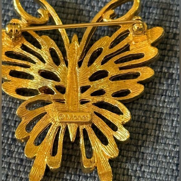 Vintage Monet Gold-Tone Butterfly Brooch. - Picture 3 of 3
